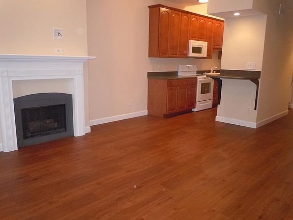 3rd image of 821-823 Russell Blvd