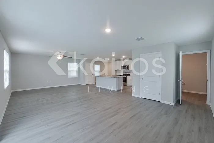 8590 SW 43rd Ter — Photo 4