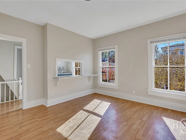 218 W Anderson St #UPPER — Photo 3