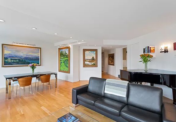 4th image of 146 W 57th St APT 37A