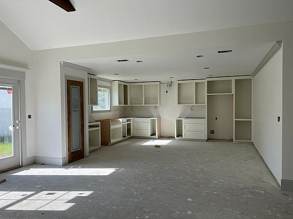 2nd image of 3904 Emerson Way