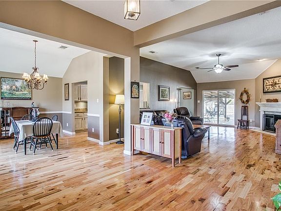 4th image of 887 Meadow Hill Dr