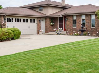 2401 Foliage Ln, Dyer, IN 46311