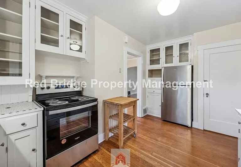 2619 NE Flanders St — Photo 17