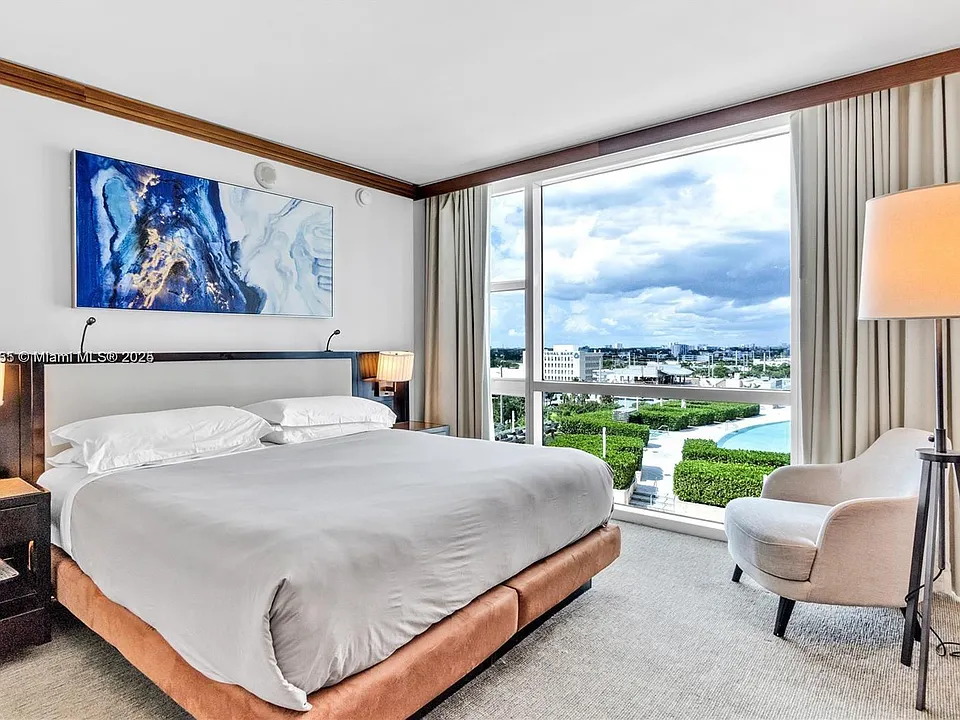 6801 Collins Ave #818
