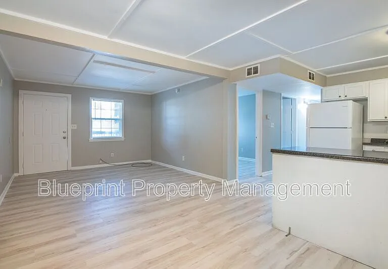 7721 1st Ave S #8 — Photo 2