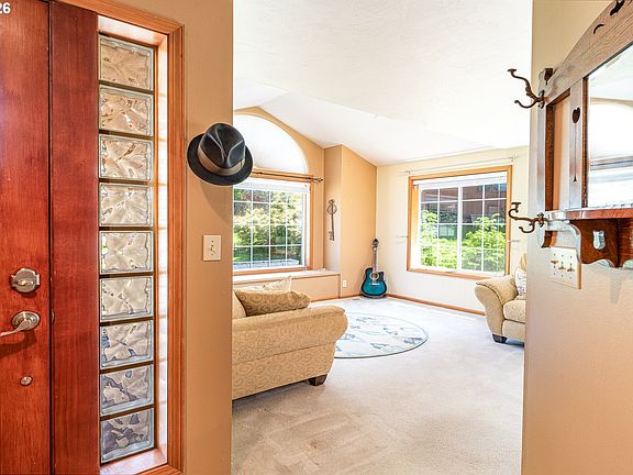 3rd image of 586 S 68th Pl