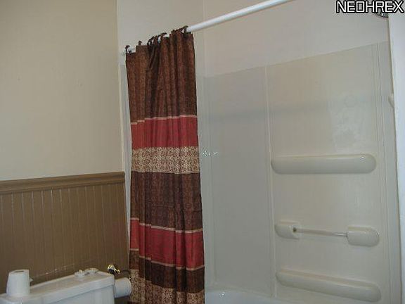 3rd image of 325 Smith Ave
