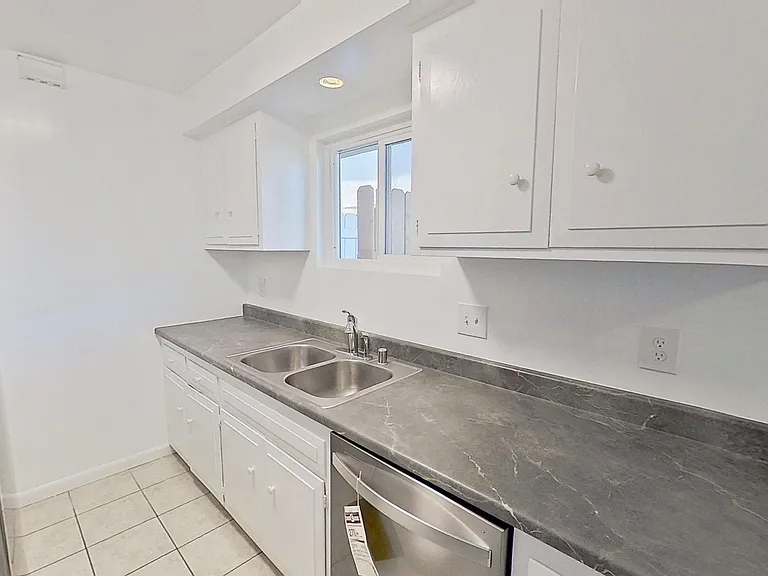 12072 Bailey St — Photo 8