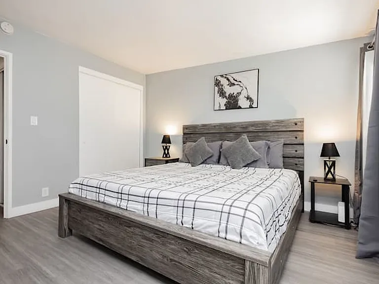 1634 Serenada Ave — Photo 11