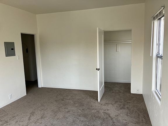 3rd image of 2625 Ivy Dr APT 10