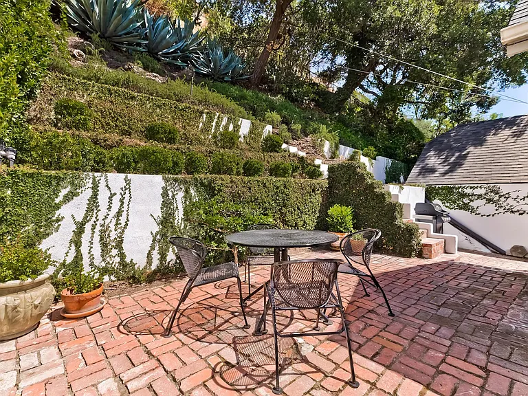 1448 N Beverly Dr — Photo 17