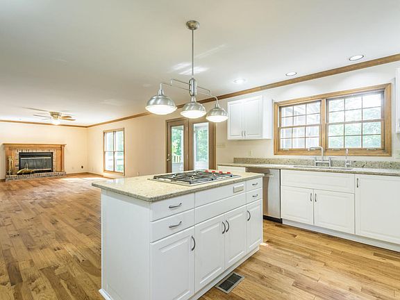 4th image of 3126 Tee Ln