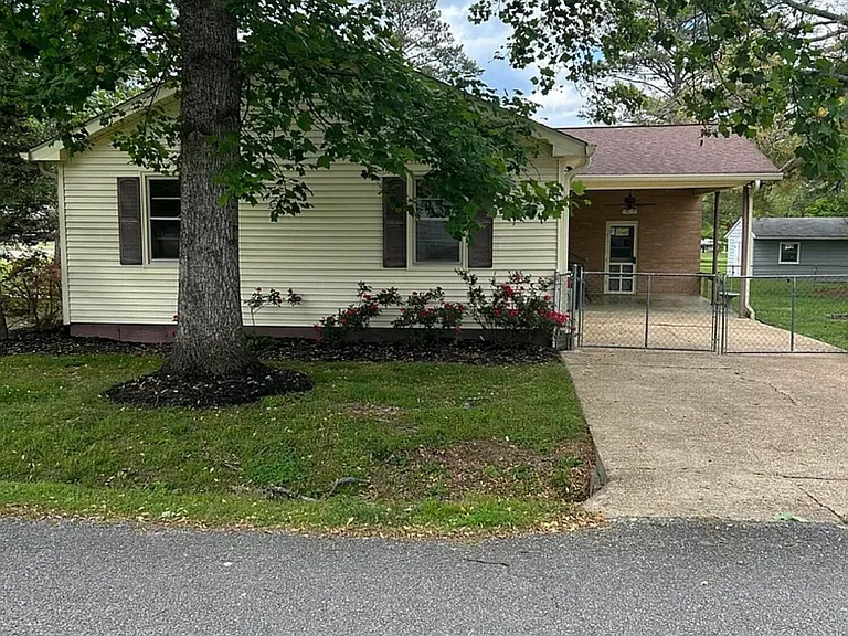 902 James Ave — Photo 4
