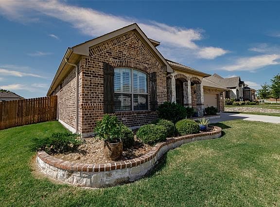 2nd image of 422 Canterbury Dr