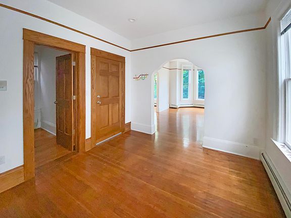2nd image of 1344 N Hoyne Ave #2