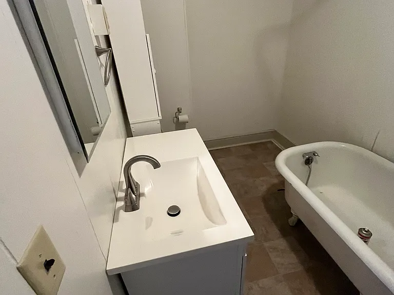 21-27 Durand St #23-B — Photo 2
