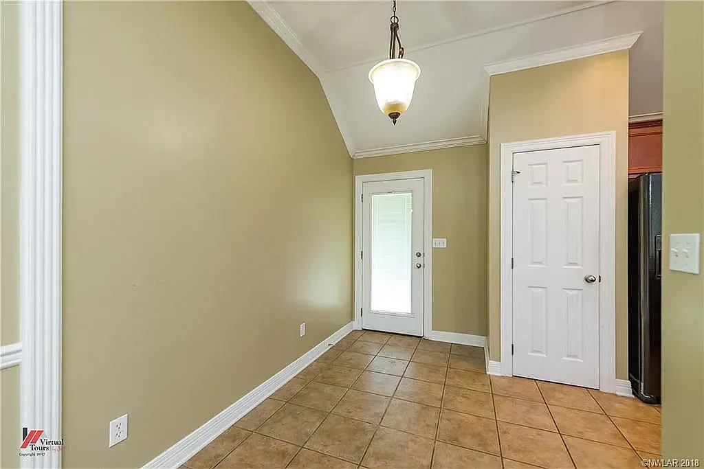 3 bed, 1114 sqft, $1,700 — Photo 3