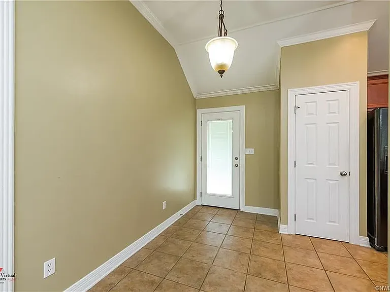 631 Whitefield Ln — Photo 3