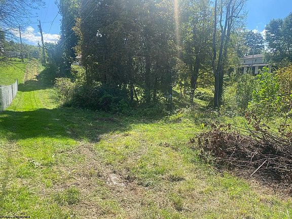 5th image of Linda Ln