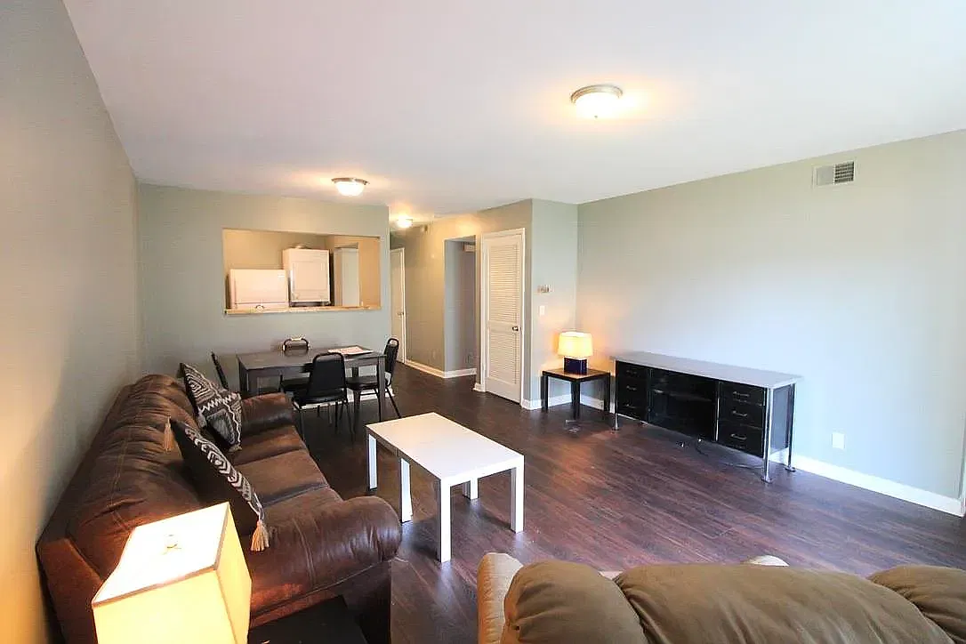2 bed, 982 sqft, $625 — Photo 1