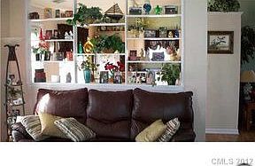 3rd image of 121 Lantana Dr