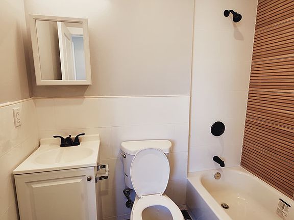 5th image of 212 Zabriskie St #1A