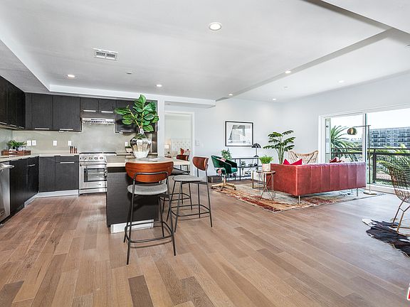 2nd image of 2939 Leeward Ave #502