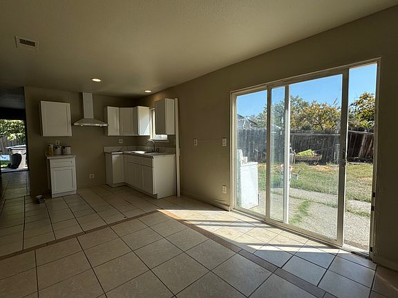 5th image of 3228 Warwick Ct #3228
