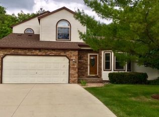3445 Pine Creek Dr, Brighton, MI