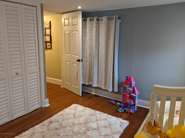 1121 Bay Ave — Photo 22
