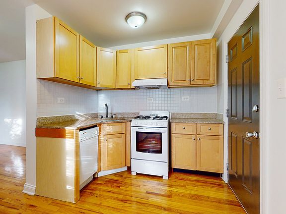 2nd image of 4732 S Woodlawn Ave APT 1B