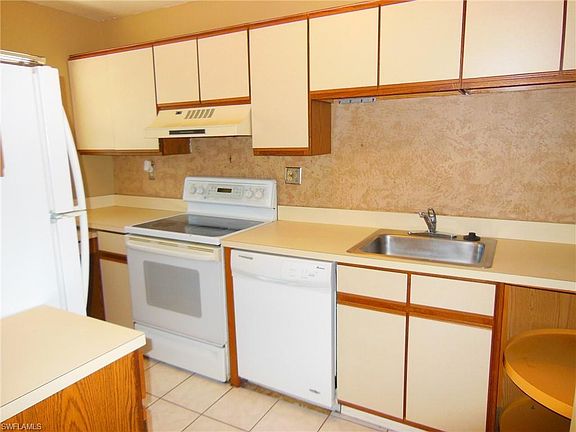 4th image of 5327 Treetops Dr #T-205