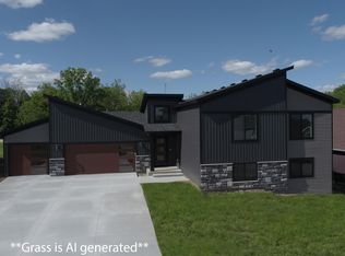 520 Mulligan Dr, Zumbrota, MN 55992