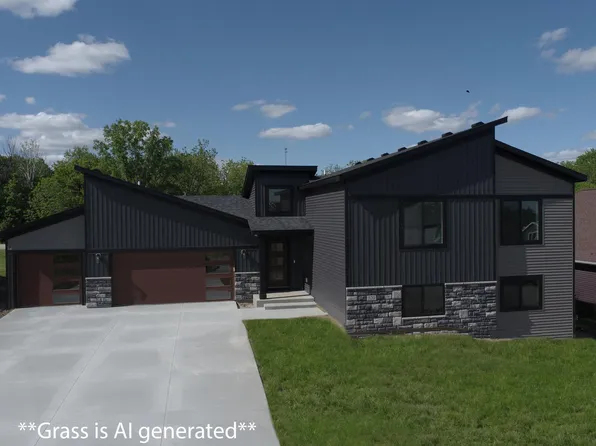 520 Mulligan Dr, Zumbrota, MN 55992