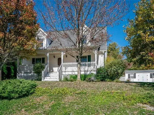 498 Meadowview Dr, Saluda, NC 28773