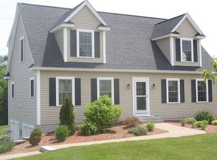 5 High Meadow Dr, Deerfield, NH 03037