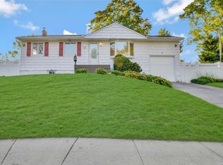 11 Orleans Ct, Commack, NY 11725