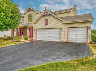 631 Yoakum Blvd, Oswego, IL 60543