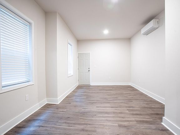 4th image of 2131 S Alden St #14