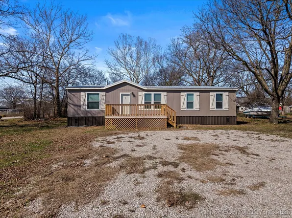 920 S Maple St, Nowata, OK 74048