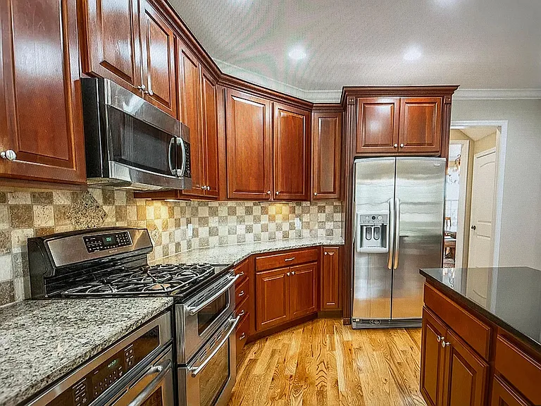 7866 Steppingstone Ln — Photo 3