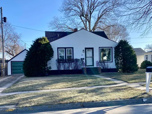 331 W 4th St, Minden, NE 68959