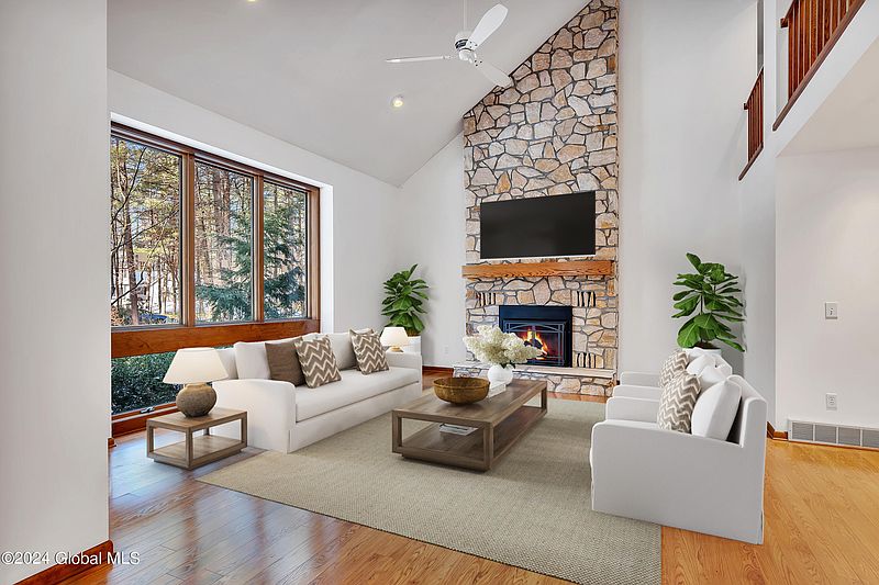 3rd image of 7 Birch Hill Court