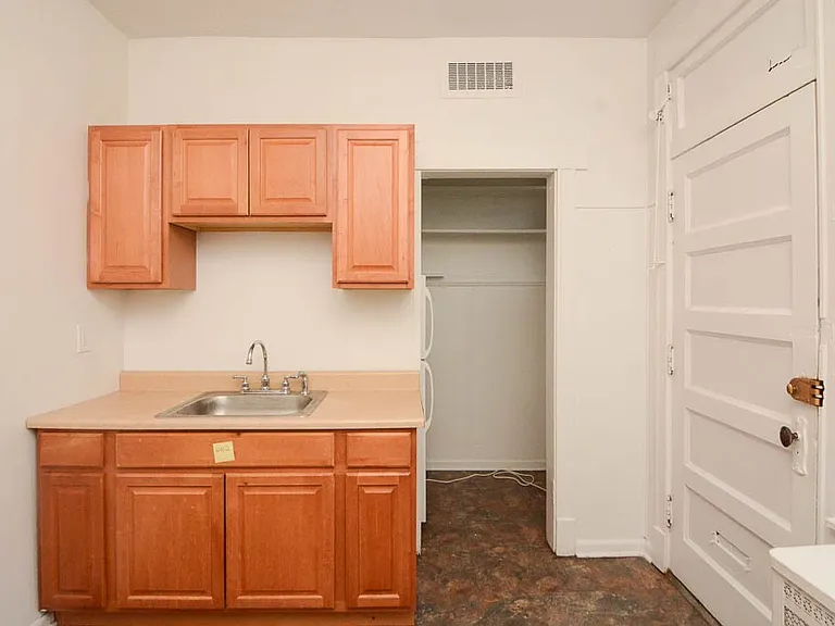 1214 W Rosemont Ave #3 — Photo 2