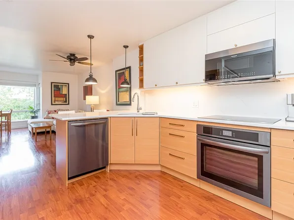 116 Queens Rd #202, Duncan, BC V9L 2W6