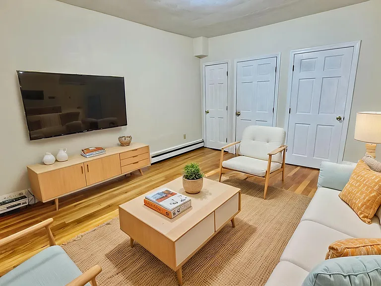 8 Chestnut St #1 — Photo 1