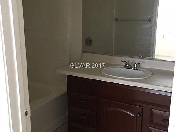 4th image of 2919 W Hammer Ln