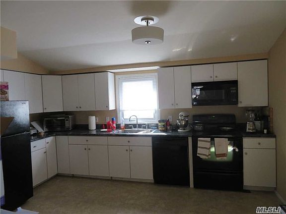 4th image of 32 Hendrick Ave