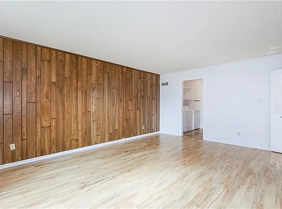 4th image of 6045 E 127th St